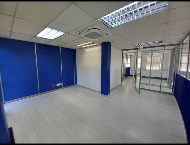 1,940M² OFFICE TO LET IN BRYANSTON